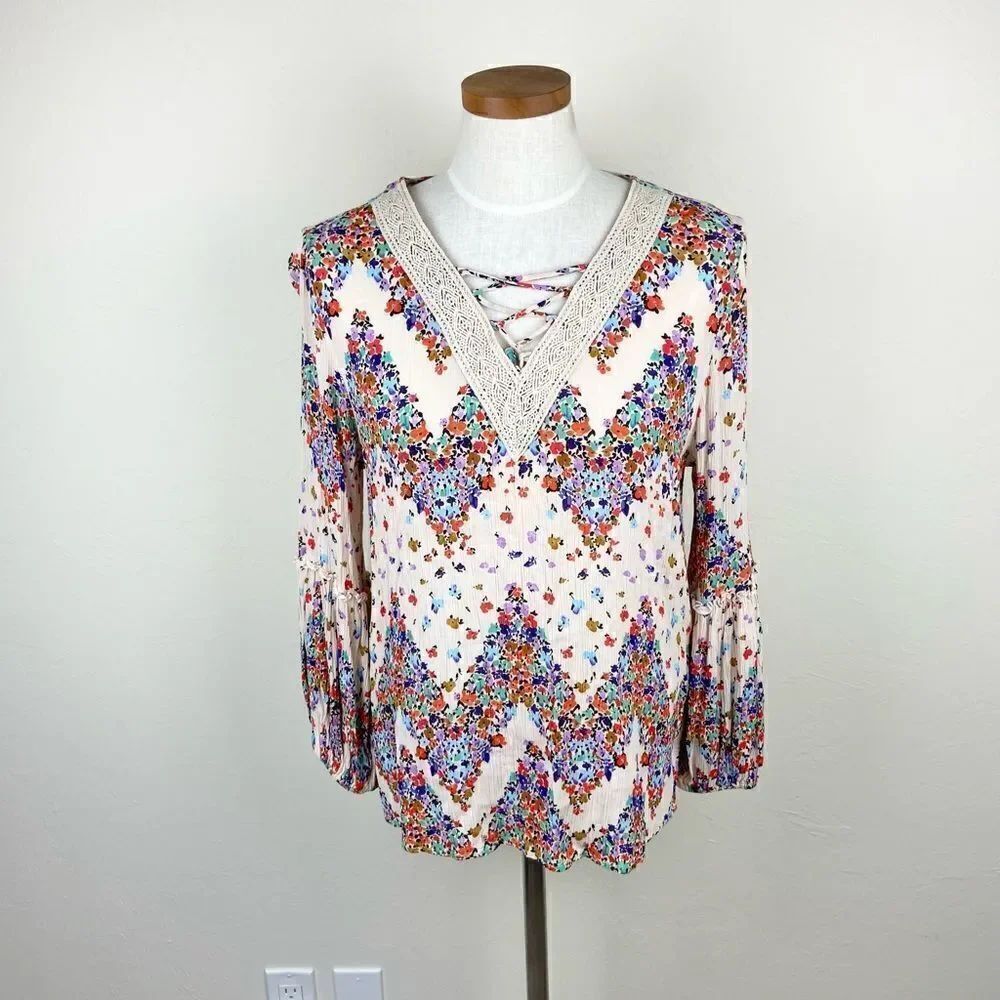 Democracy Floral Bell-Sleeve Blouse 